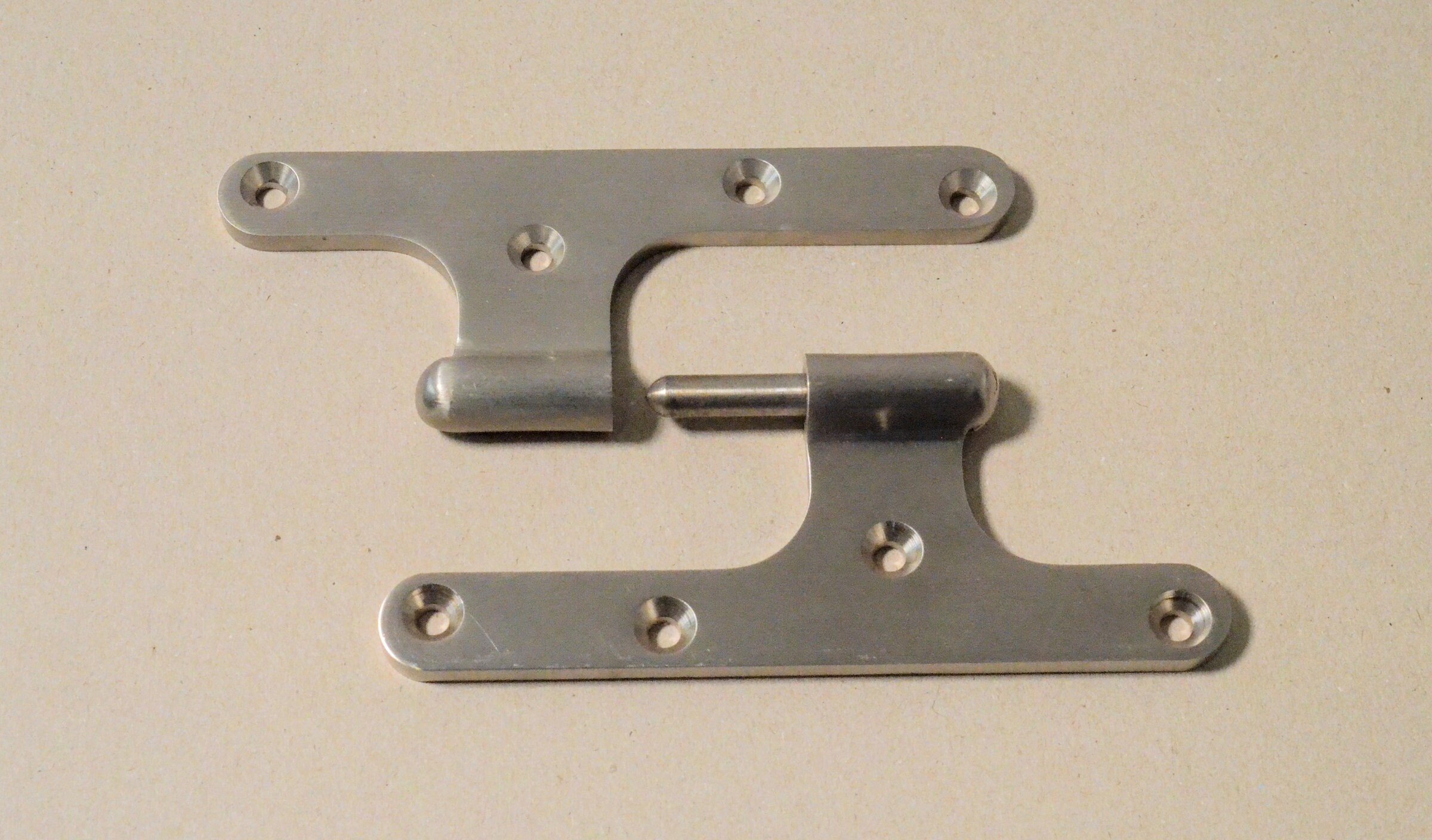 What Are The Common Applications For Pintle Hinges?